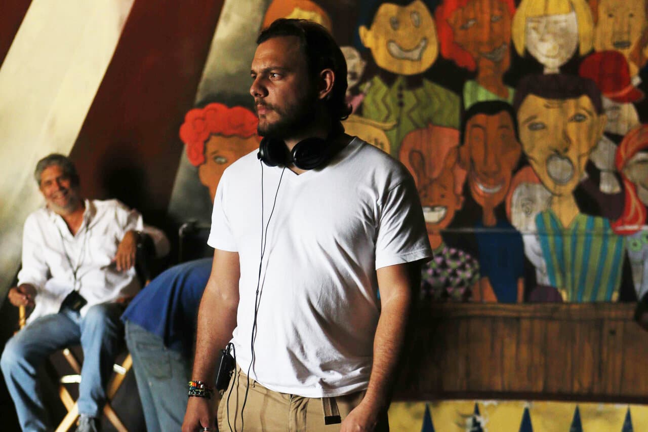 Alan Nadal directing Noche de Circo beside the camera