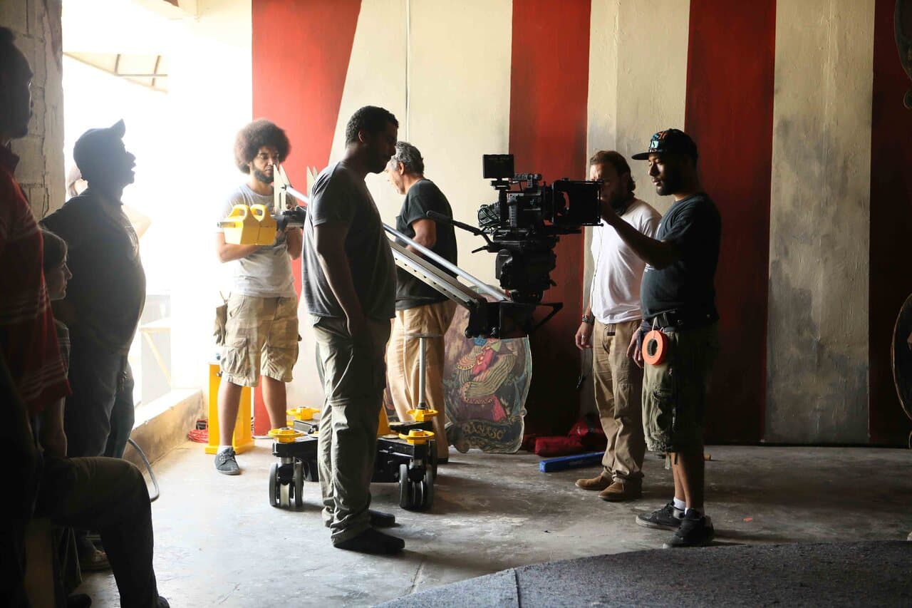 The camera crane and crew working inside the Noche de Circo ring