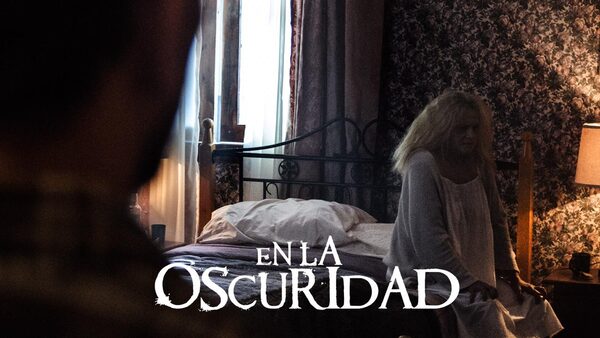 En la Oscuridad key art